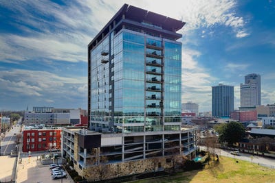 /international/us/300-e-third-street-little-rock-ar-110106200946/