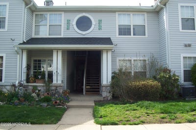 /international/us/107-des-moines-court-tinton-falls-nj-110107383818/