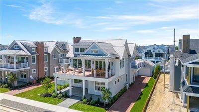 /international/us/813-ocean-road-narragansett-ri-110103741863/