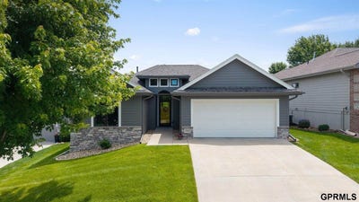 /international/us/15463-ogden-circle-omaha-ne-110108965697/
