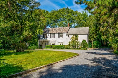 /international/us/10-hemlock-court-laurel-hollow-ny-110096799204/