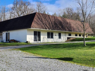/international/us/1382-carlisle-rd-sprakers-ny-110108445515/