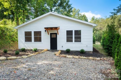 /international/us/60-pearl-street-black-mountain-nc-110119968361/