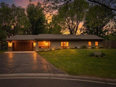 /international/us/9069-jeffery-avenue-s-cottage-grove-mn-110108194412/