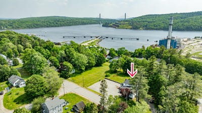/international/us/166-franklin-street-bucksport-me-110100186608/