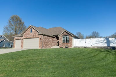 /international/us/380-n-lakeside-drive-madison-in-110107404131/