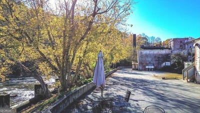 /international/us/585-white-circle-athens-ga-110103383706/