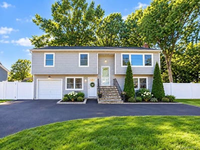 /international/us/90-dorchester-road-ronkonkoma-ny-110120465290/