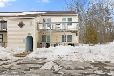 /international/us/145-snowshoe-court-mount-pocono-pa-110105731945/