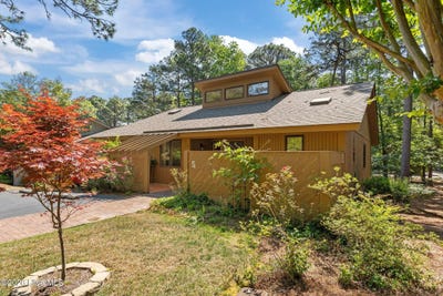 /international/us/5-village-by-the-lake-lane-southern-pines-nc-110107549570/