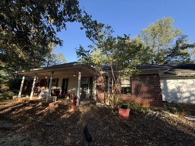 /international/us/593-tuscumbia-road-blue-springs-ms-110120552540/