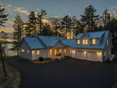 /international/us/90-blue-jay-lane-waltham-me-110107584645/