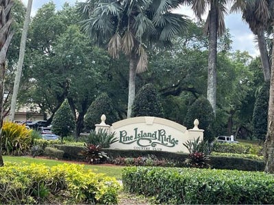 /international/us/9230-lagoon-place-n-davie-fl-110107688995/