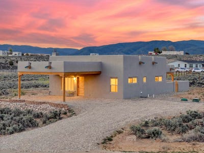 /international/us/22-calle-retiro-ranchos-de-taos-nm-110108546360/
