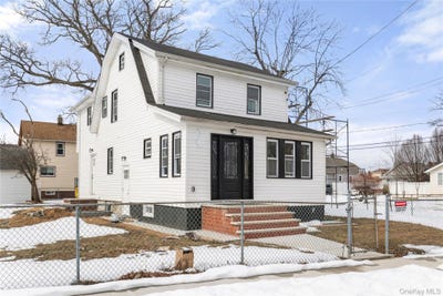 /international/us/67-ellison-avenue-freeport-ny-110106620828/