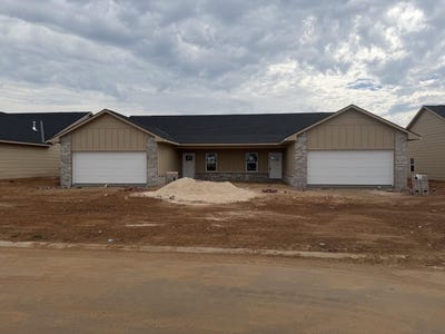 /international/us/806-n-wheatland-st-unit-100-wichita-ks-110119577178/