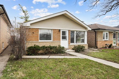 /international/us/7727-new-england-avenue-burbank-il-110107232437/