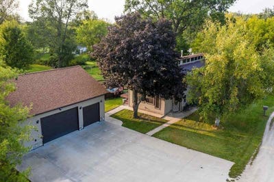 /international/us/7931-clark-street-janesville-ia-110100508498/