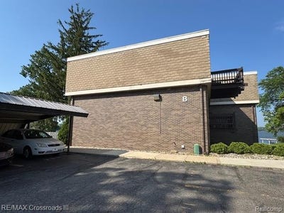 /international/us/250-n-liberty-street-belleville-mi-110100189279/