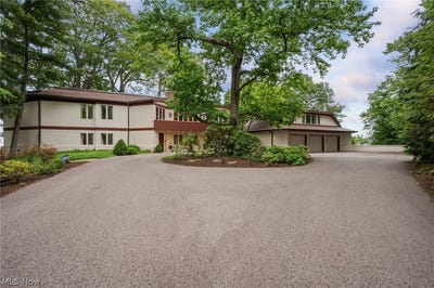 /international/us/22916-lake-road-bay-village-oh-110108907705/