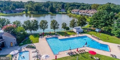/international/us/16-e-bluebell-lane-mount-laurel-nj-110107994939/