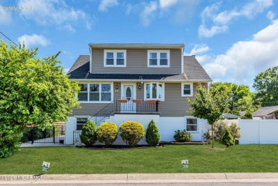 /international/us/24-taylor-avenue-north-middletown-nj-110108238102/