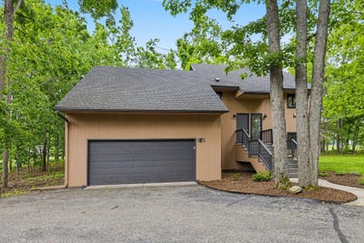 /international/us/2096-pinecrest-street-harbor-springs-mi-110108909452/