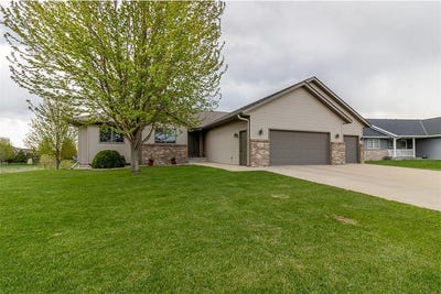 /international/us/201-pebble-creek-drive-mankato-mn-110107687438/