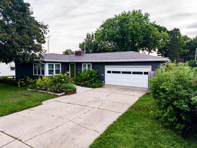 /international/us/1245-s-terrace-street-janesville-wi-110119903806/