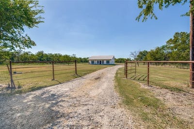 /international/us/5765-county-road-107-kaufman-tx-110101198872/