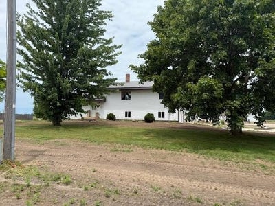 /international/us/8470-skeels-road-holton-mi-110097193481/
