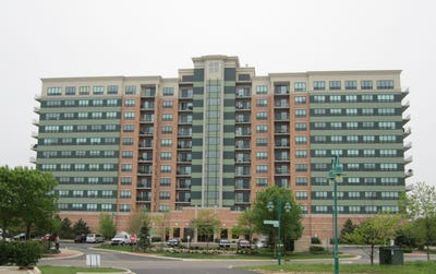 /international/us/6420-double-eagle-drive-woodridge-il-110107714079/