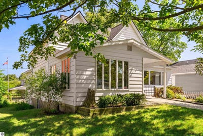 /international/us/123-s-benzie-boulevard-beulah-mi-110100998682/