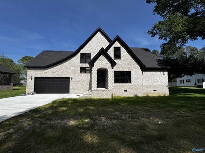 /international/us/1324-s-broad-street-albertville-al-110106354337/