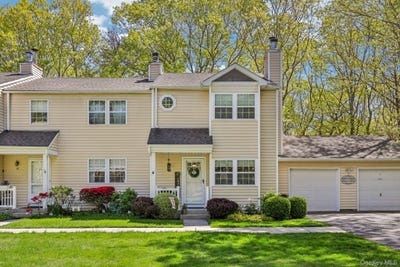 /international/us/13-rutledge-commons-yaphank-ny-110107856743/