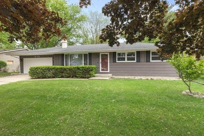 /international/us/810-suffolk-drive-janesville-wi-110120138392/