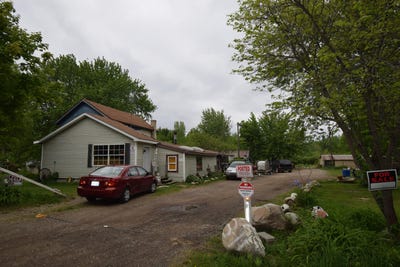 /international/us/76842-48th-avenue-covert-mi-110108269417/