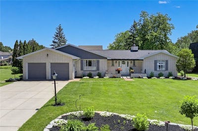 /international/us/377-glengrove-street-youngstown-ny-110109229536/