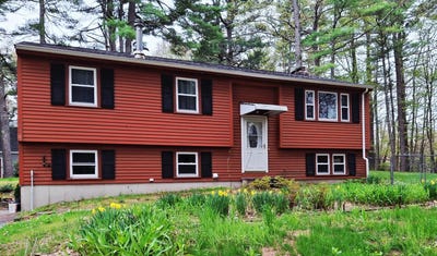 /international/us/51-country-club-3-road-sanford-me-110108351656/