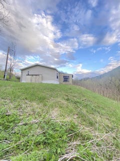 /international/us/2095-vermont-route-14-sharon-vt-110105255806/