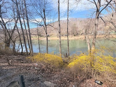 /international/us/greenbrier-drive-route-12-hinton-wv-110106599779/