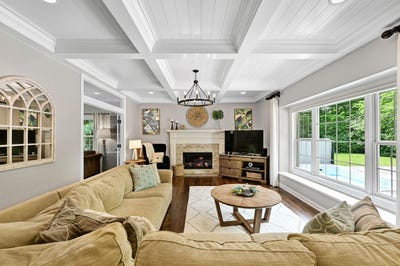 /international/us/13530-w-edgewood-ct-new-berlin-wi-110100513660/