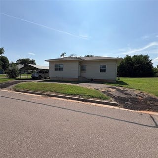 /international/us/519-s-walker-avenue-elk-city-ok-110100963275/