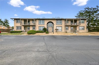 /international/us/3181-carefree-lane-florissant-mn-110106477855/