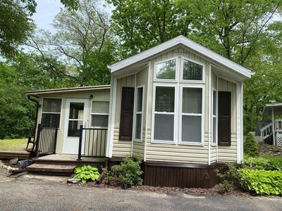/international/us/273-oak-lane-edgerton-wi-110108151192/
