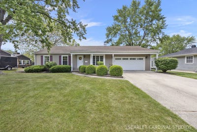 /international/us/18-cayman-drive-montgomery-il-110108536126/