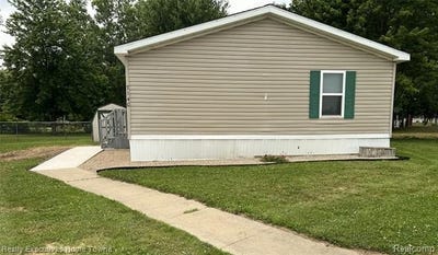 /international/us/7140-mapleview-circle-w-brown-city-mi-110119652724/
