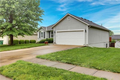 /international/us/402-poplar-street-peculiar-mo-110108613210/