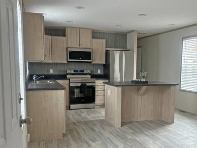 /international/us/14876-washington-road-west-burlington-ia-110103735088/