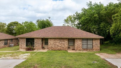 /international/us/605-607-clay-street-glen-rose-tx-110107339669/